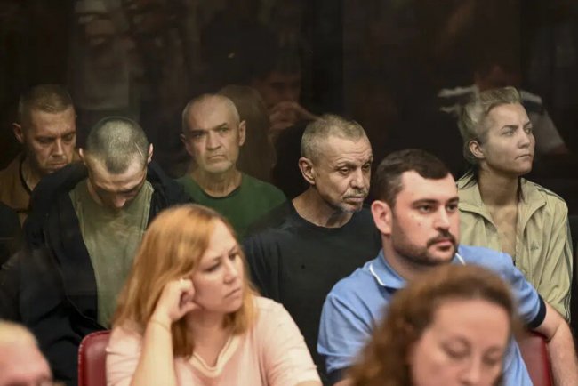 У росії розпочався суд над 22 полоненими бійцями «Азова»: серед них – вісім жінок. ФОТО