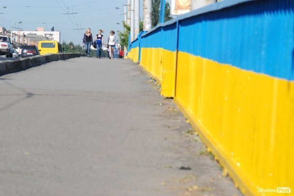 Синьо-жовтий міст у Луцьку. ФОТО