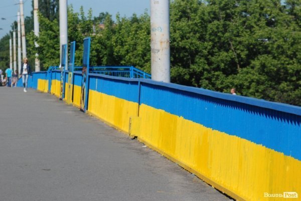 Синьо-жовтий міст у Луцьку. ФОТО