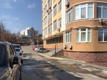 У Києві лікаря облили невідомою рідиною