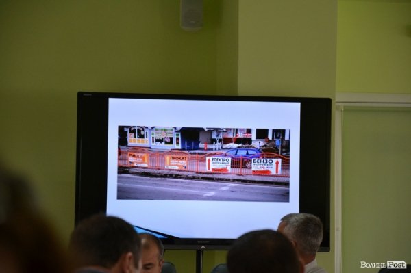 У Луцьку прибрали майже півтори тисячі «незаконних» рекламних площ