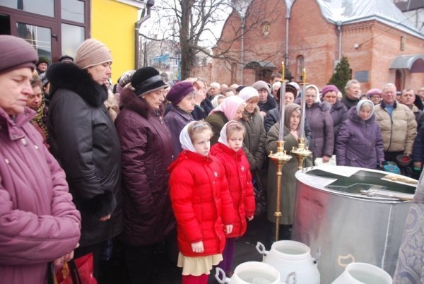 У луцькій церкві святять воду. ФОТО