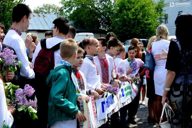 У Луцьку відбулась хода із вишитими рушниками. ФОТО