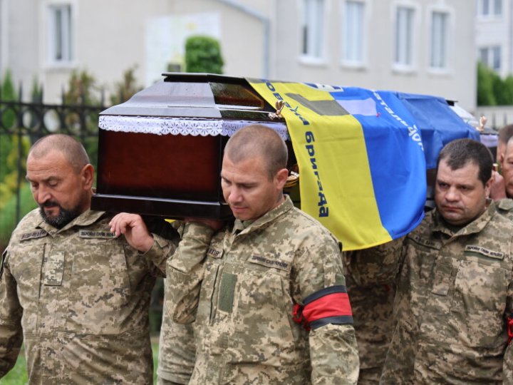 У Луцьку в останню дорогу провели Героя Валерія Васейчука