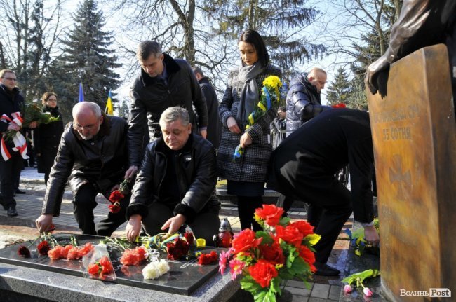 Сотні лучан вшанували пам’ять Героїв Небесної Сотні