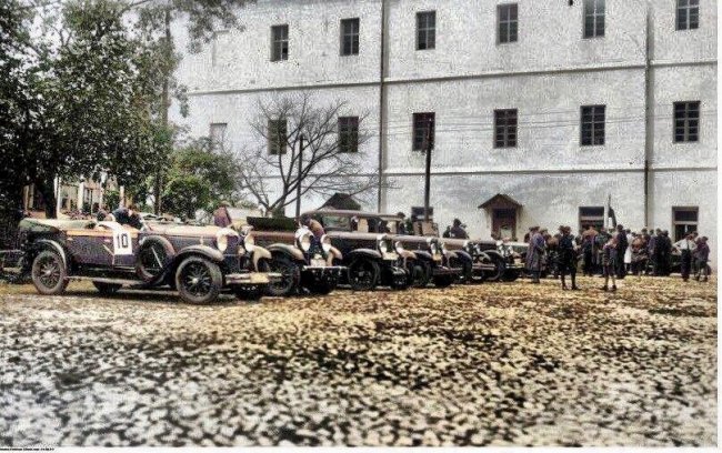 «Вечірня кава зі смаком історії»: розповіли, якими були перші ретрокари Луцька і «Rajd Wołyński» 90 років тому. ФОТО