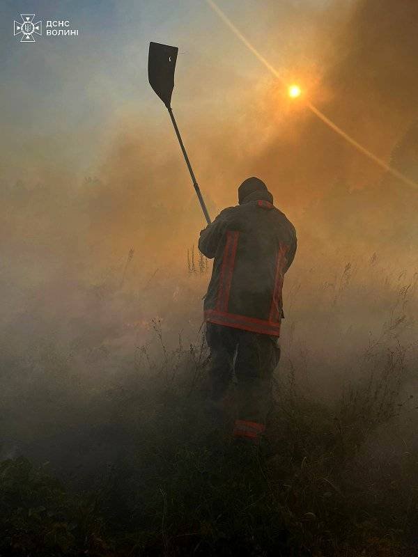 На Волині вирувала пожежа в автентичному селі. ФОТО