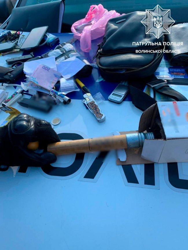 Повний набір: у Луцьку в водія «під кайфом» знайшли наркотики і прилади для куріння. ФОТО