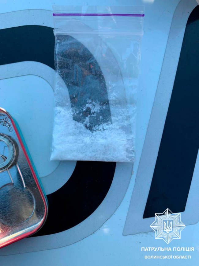 Повний набір: у Луцьку в водія «під кайфом» знайшли наркотики і прилади для куріння. ФОТО