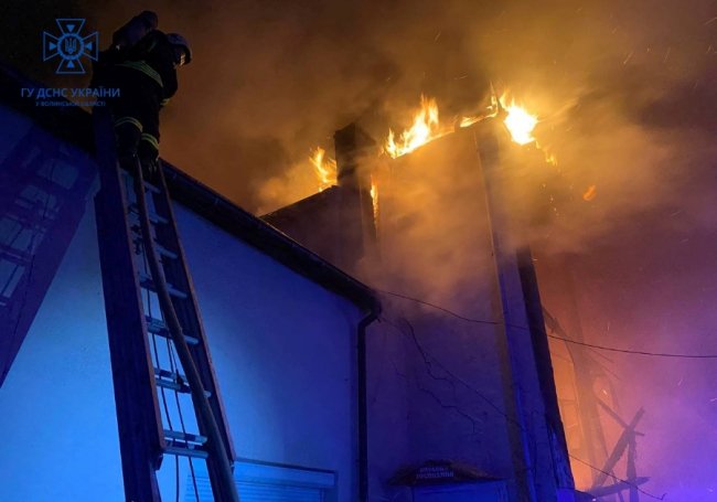 На Старому ринку вигоріло близько 400 квадратів. ФОТО