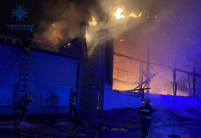 На Старому ринку вигоріло близько 400 квадратів. ФОТО