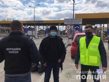 Поляка, який незаконно жив на Волині, видворили з України 