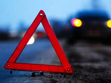 Машина злетіла в кювет: є загиблий