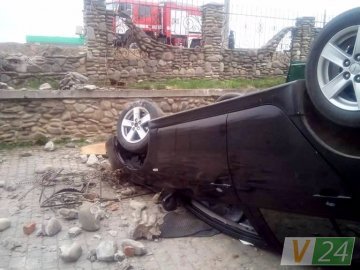 «Карколомна» аварія під Луцьком: авто зробило сальто