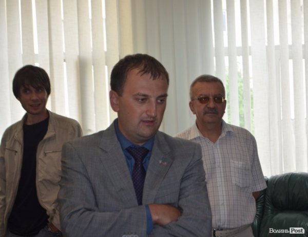 Лучанин помився в міській раді на очах у депутатів. ФОТО. ВІДЕО