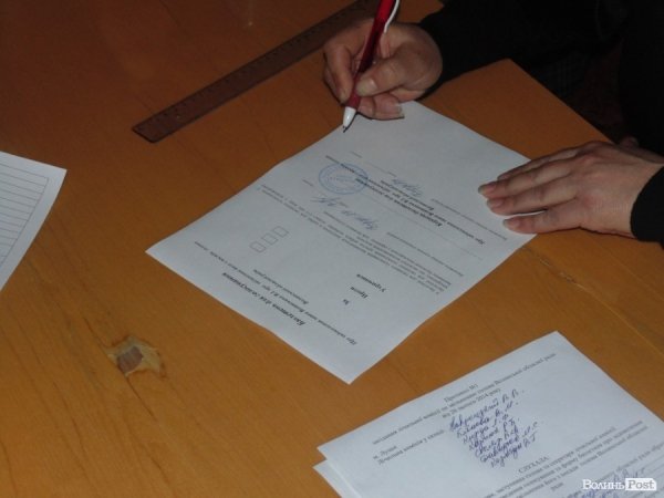 У Волиньраді голосують за звільнення Войтовича. ФОТО