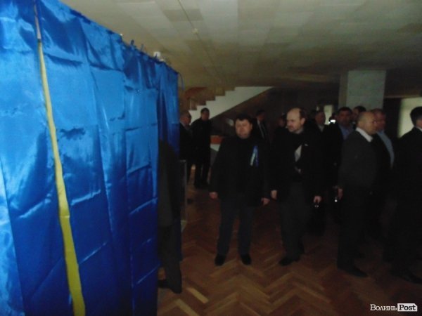 У Волиньраді голосують за звільнення Войтовича. ФОТО