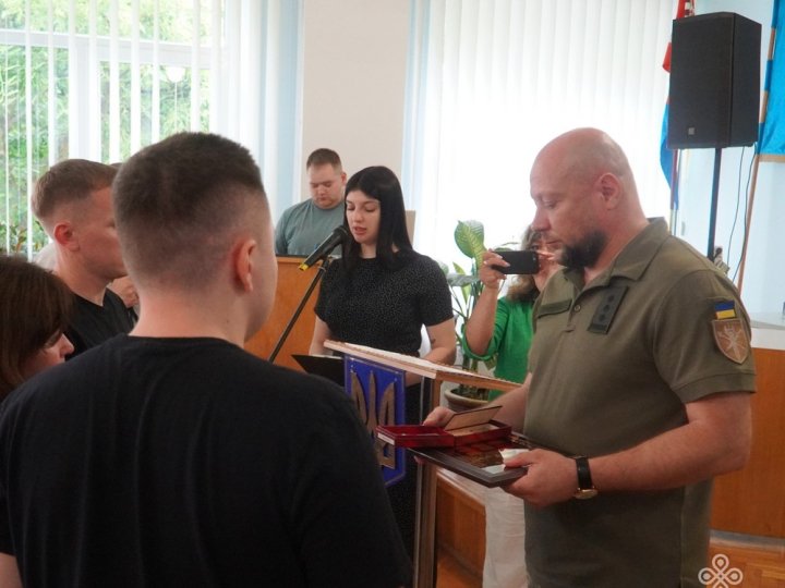 Родині загиблого офіцера з Волині, який був радником Залужного, вручили посмертну нагороду Героя