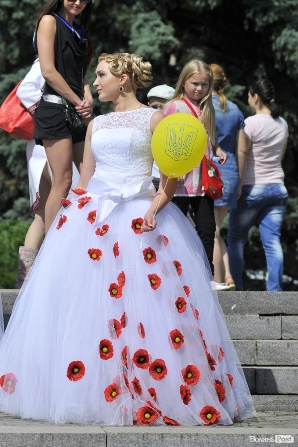 Парад наречених у Луцьку. ФОТО