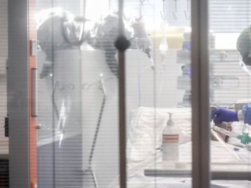 Українським лікарям зарплату підвищать вже з квітня