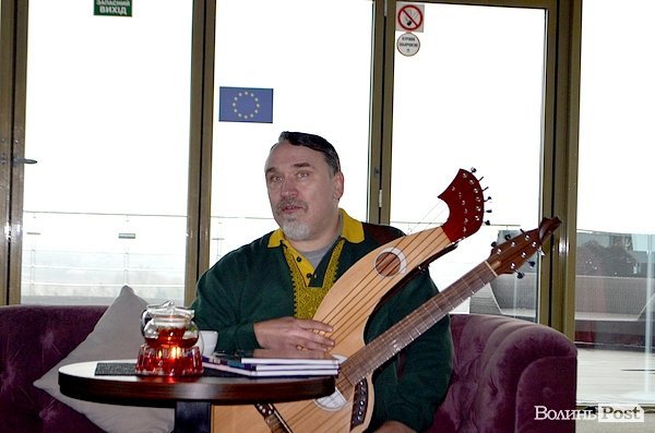 Брати Капранови зачитають «кобзореп» для лучан