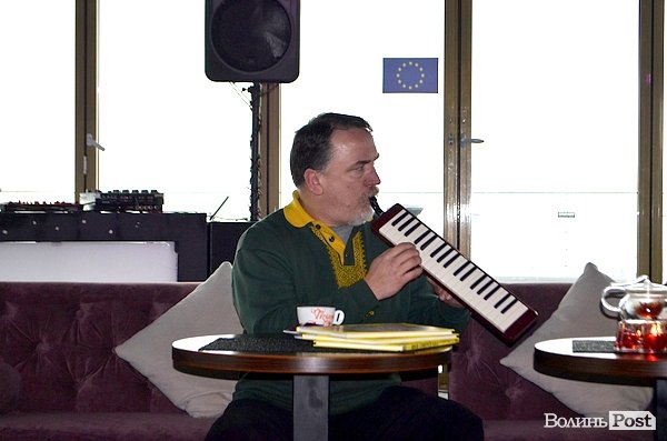 Брати Капранови зачитають «кобзореп» для лучан