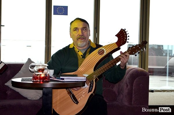 Брати Капранови зачитають «кобзореп» для лучан