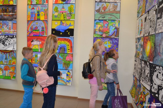 У Луцьку відкрили виставку «дитячих мрій»