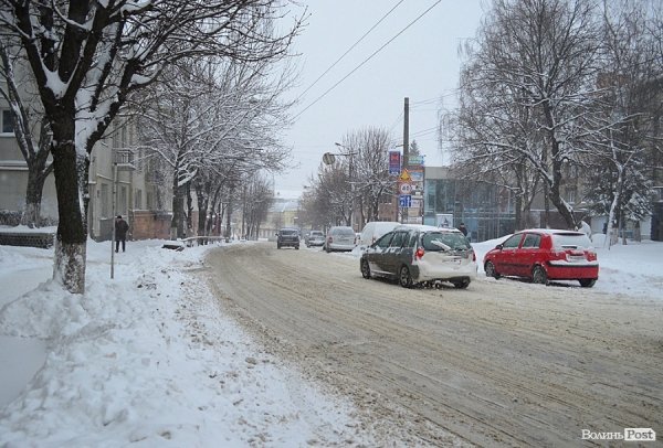 Луцьк замітає снігом. ФОТО