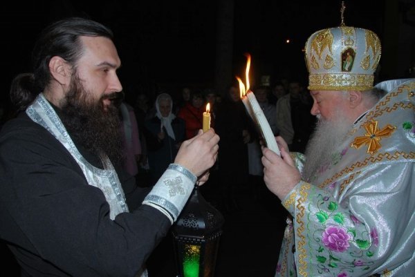 Благодатний вогонь привезли до Луцька