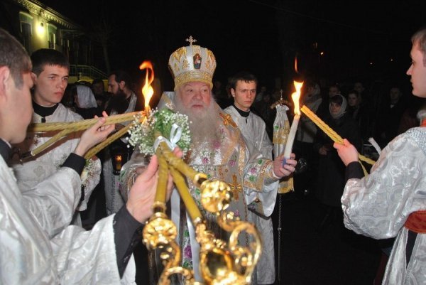 Благодатний вогонь привезли до Луцька