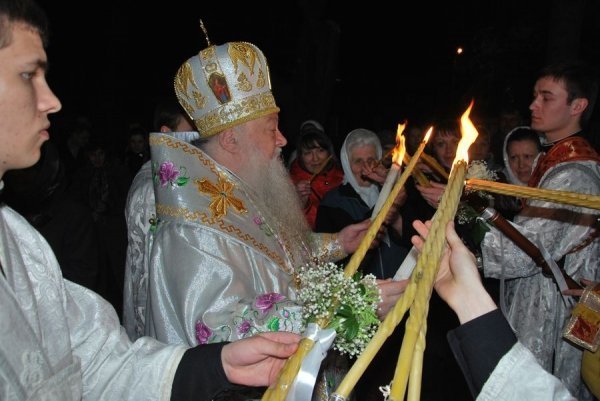Благодатний вогонь привезли до Луцька