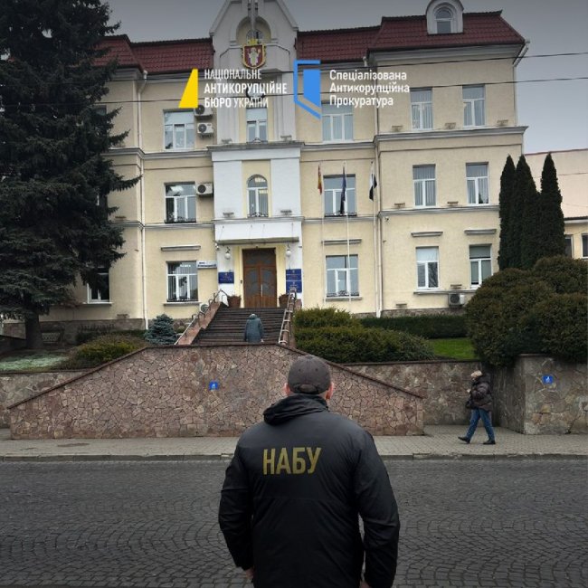 30 тисяч доларів - за забудову у Луцьку: депутатам обласної та міської рад повідомили про підозру