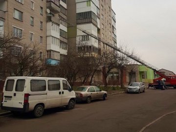 На Волині рятувальники визволяли дівчину, яка зачинилася на балконі