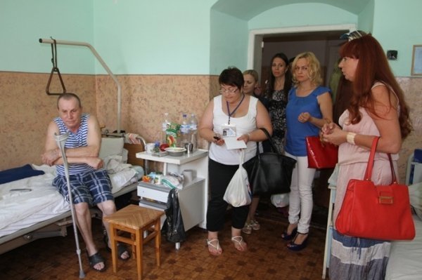 Помічники Сергія Мартиняка відвідали поранених у військових госпіталях Луцька та Львова*