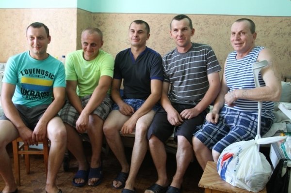 Помічники Сергія Мартиняка відвідали поранених у військових госпіталях Луцька та Львова*