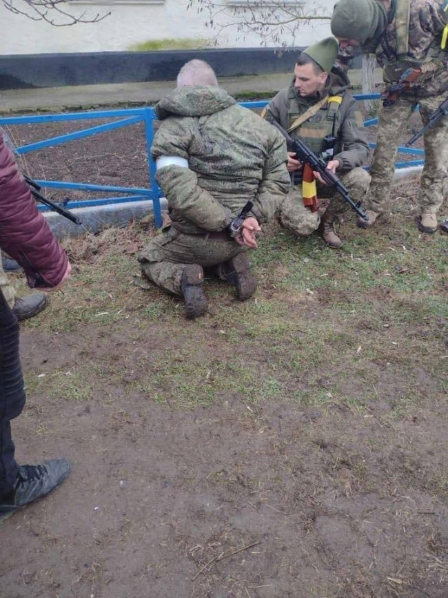 Сьома доба війни: російські окупанти продовжують здаватись у полон