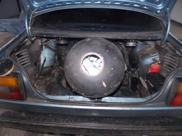 На Волині контрабандист позбувся машини