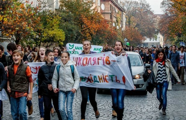 Освітній бунт в Ужгороді. ФОТО. ВІДЕО