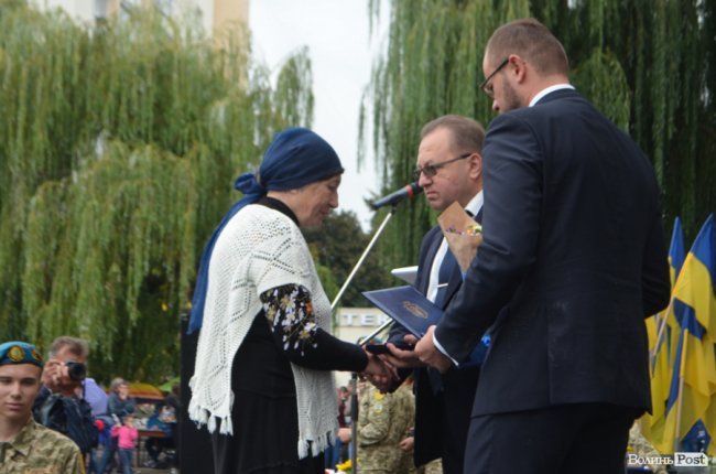 30 наших Героїв: у Луцьку вручили відзнаки родичам почесних лучан. ФОТО