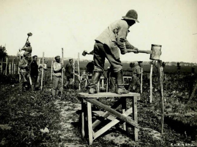 Гнідава на фото часів Першої світової війни