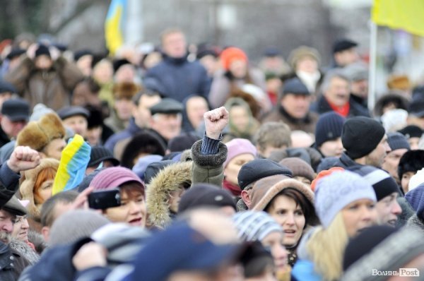 Віче на луцькому Євромайдані. ФОТО