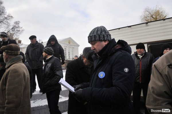 Віче на луцькому Євромайдані. ФОТО