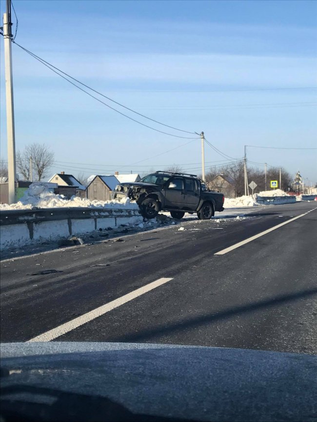 Авто відкинуло на відбійник: у селі під Луцьком трапилася ДТП