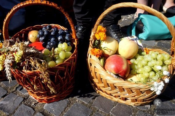 Преображення Господнє: як лучани освячували яблука. ФОТО