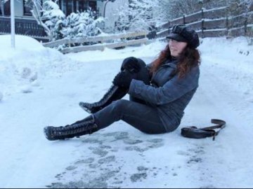 Внаслідок ожеледиці у Володимирі травмувалося 35 людей