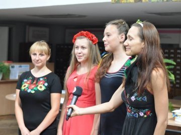 Як волинські дівчата писали листи воякам. ФОТО