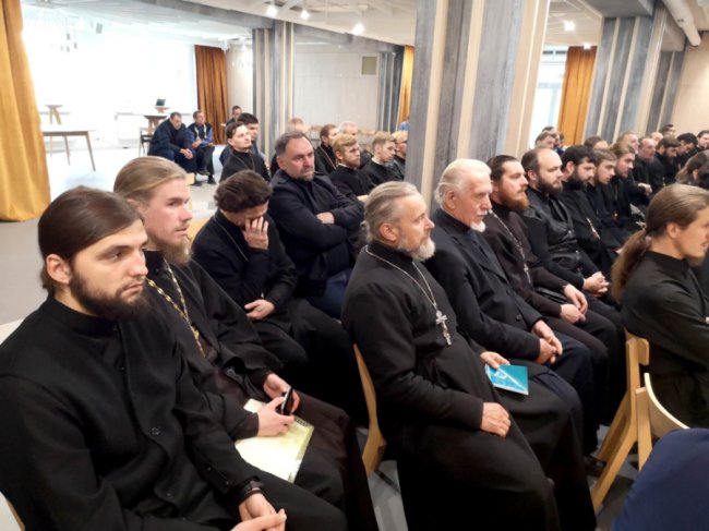 «Чому я не можу курити, якщо куриш ти?»: про що говорили на річниці Волинського братства тверезості. ФОТО