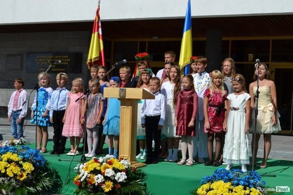 Мер Луцька у День міста заговорив сімома мовами. ФОТО