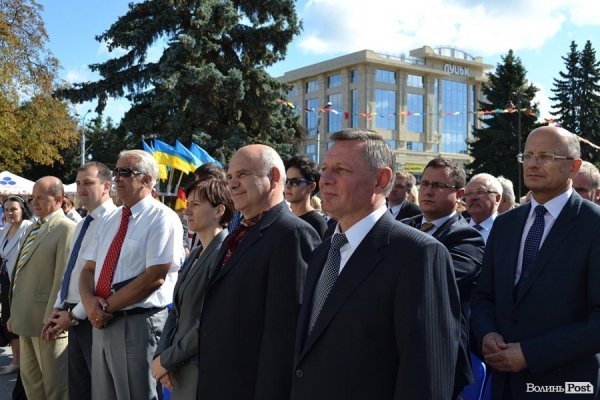 Мер Луцька у День міста заговорив сімома мовами. ФОТО